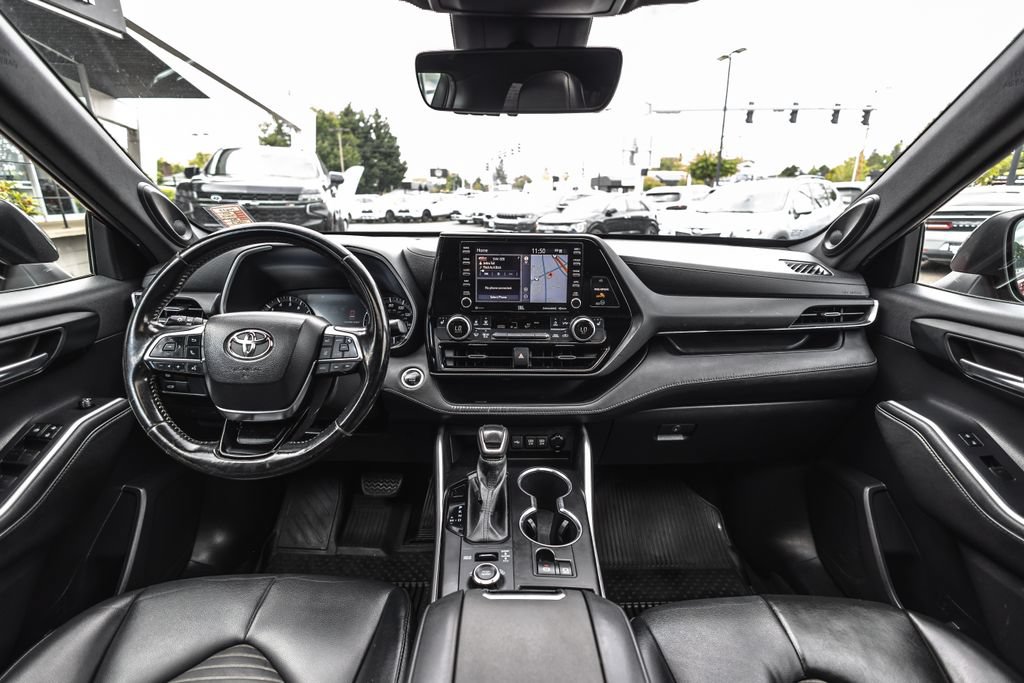 Used 2021 Toyota Highlander XSE AWD/4WD image 22