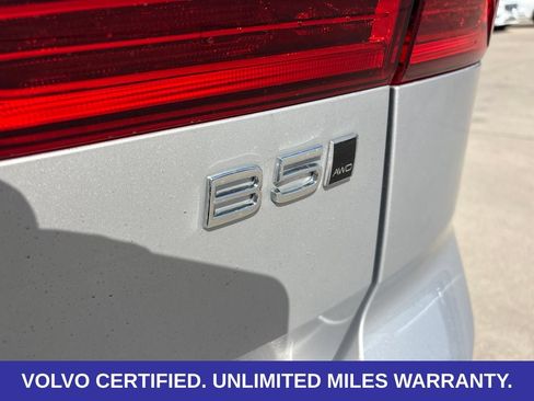 Certified 2024 Volvo XC60 B5 Plus w/ Protection Package Premier AWD/4WD image 11