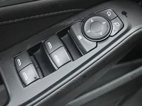 Used 2023 Chevrolet Traverse LT image 6