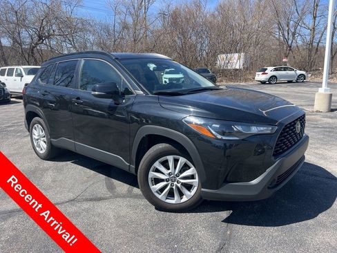 Used 2024 Toyota Corolla Cross LE image 1