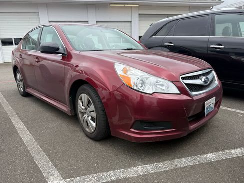 Used 2010 Subaru Legacy 2.5i image 4