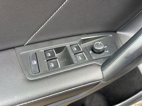 Used 2023 Volkswagen Tiguan SE image 19