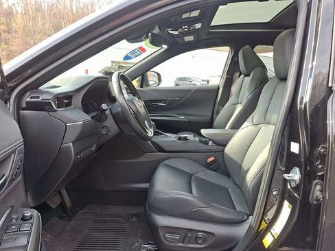 Used 2023 Toyota Venza Nightshade image 16