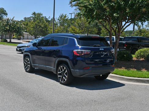 Used 2018 Jeep Compass Limited w/ Navigation Group FWD image 3