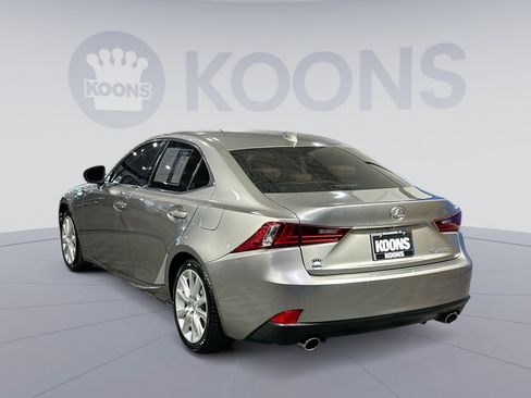 Used 2016 Lexus IS 200t image 4