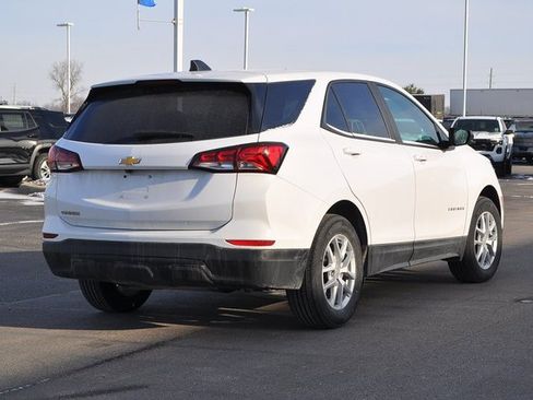 Used 2023 Chevrolet Equinox LS w/ LS Convenience Package image 3