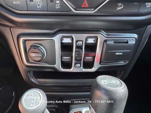 Used 2018 Jeep Wrangler Unlimited Sport S AWD/4WD image 24