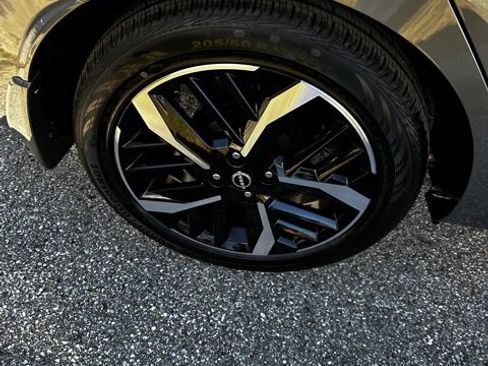 New 2025 Nissan Versa SR w/ Trunk Package image 14