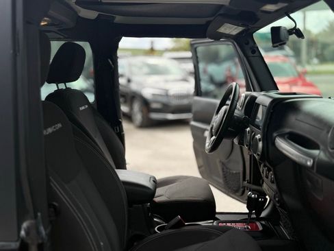 Used 2016 Jeep Wrangler Rubicon w/ Power Convenience Group image 16