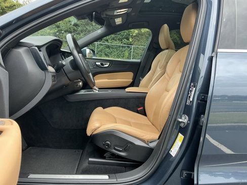 Used 2022 Volvo XC60 B5 Inscription w/ Advanced Package image 11