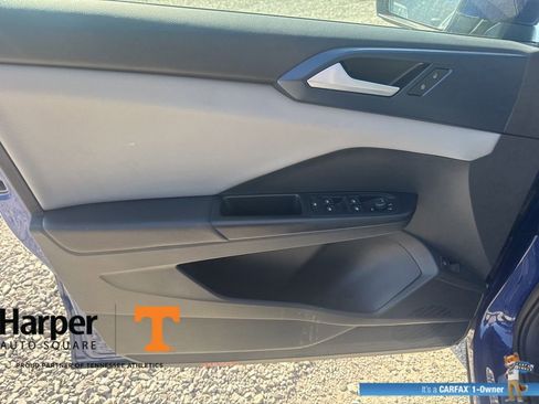 Used 2023 Volkswagen Taos SE w/ Panoramic Sunroof Package image 19