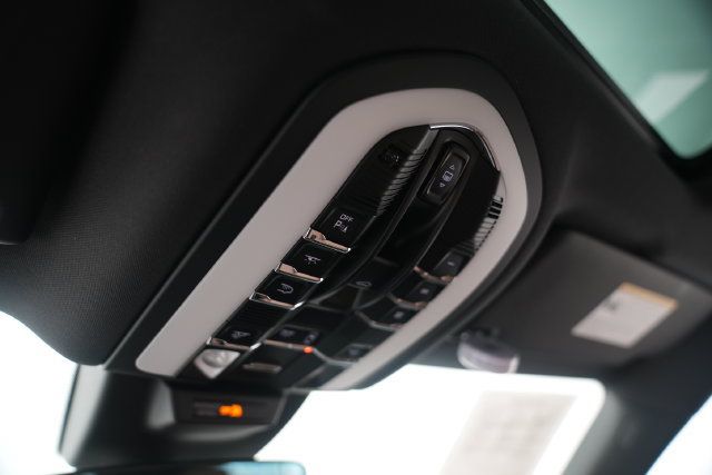 Certified 2026 Porsche Macan AWD/4WD image 46