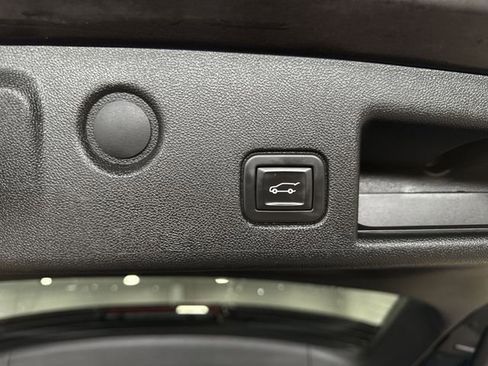 Used 2020 Chevrolet Equinox LT image 29