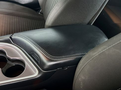 Used 2022 Dodge Challenger SXT RWD image 18