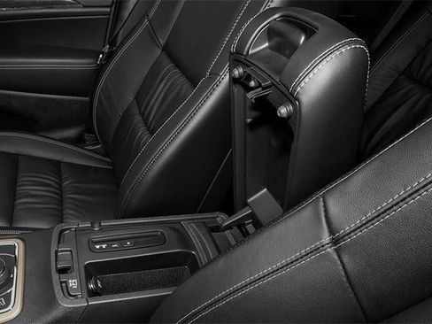 Used 2014 Jeep Grand Cherokee Limited image 18