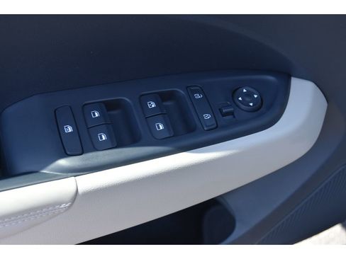 New 2025 Hyundai Venue Limited image 17