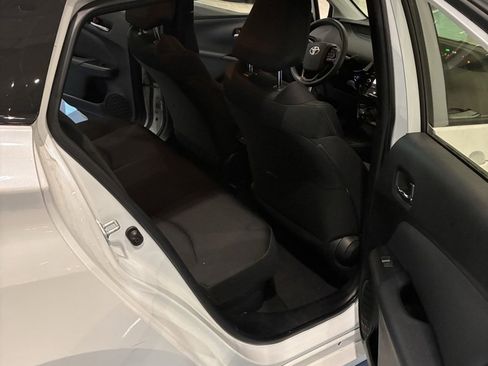 Used 2021 Toyota Prius L Eco w/ Carpet Mat Package (TMS) image 5