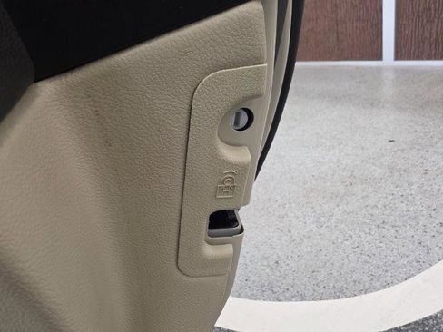 Used 2015 Lincoln MKZ w/ Technology Package FWD image 30