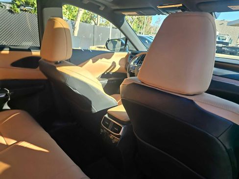 Used 2023 Lexus RX 350 Premium image 15