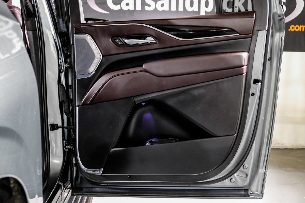 Used 2023 Cadillac Escalade ESV Sport Platinum AWD/4WD image 41