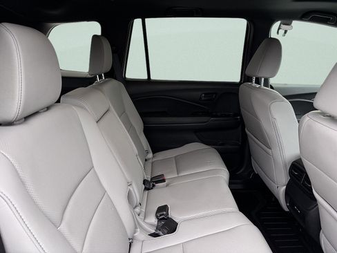 Certified 2025 Honda Passport EX-L image 31