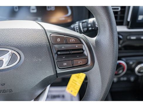 Used 2024 Hyundai Venue SE image 13