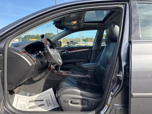 Used 2010 Toyota Avalon Limited image 12