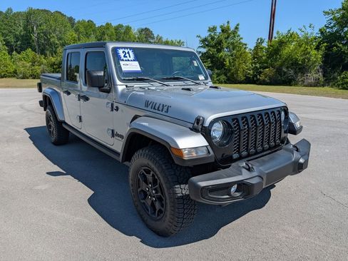 Used 2021 Jeep Gladiator Willys AWD/4WD image 2