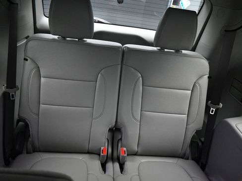 Used 2022 GMC Acadia SLT w/ Technology Package image 15