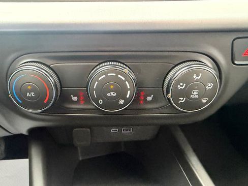 Used 2024 Chevrolet Trax LS w/ LS Convenience Package FWD image 19