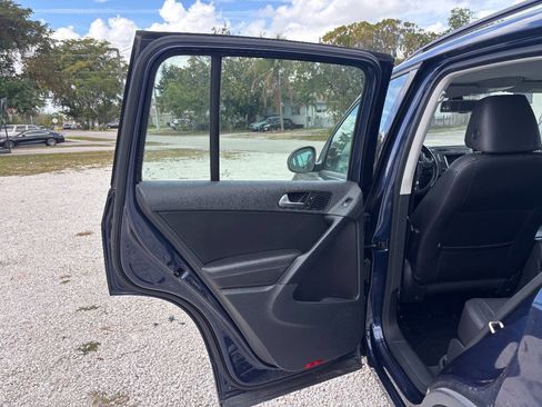 Used 2016 Volkswagen Tiguan S image 12