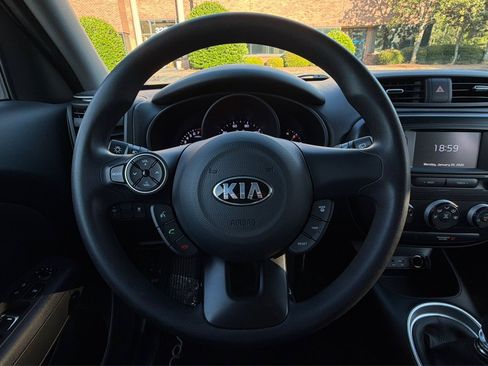 Used 2019 Kia Soul FWD image 33