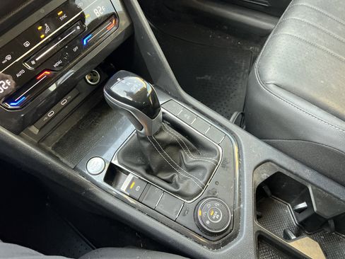 Certified 2022 Volkswagen Tiguan SE image 24