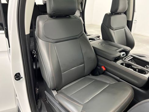 Used 2025 Ford Expedition Active AWD/4WD image 23