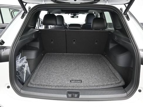 New 2026 Volkswagen Tiguan SE R-Line AWD/4WD image 12