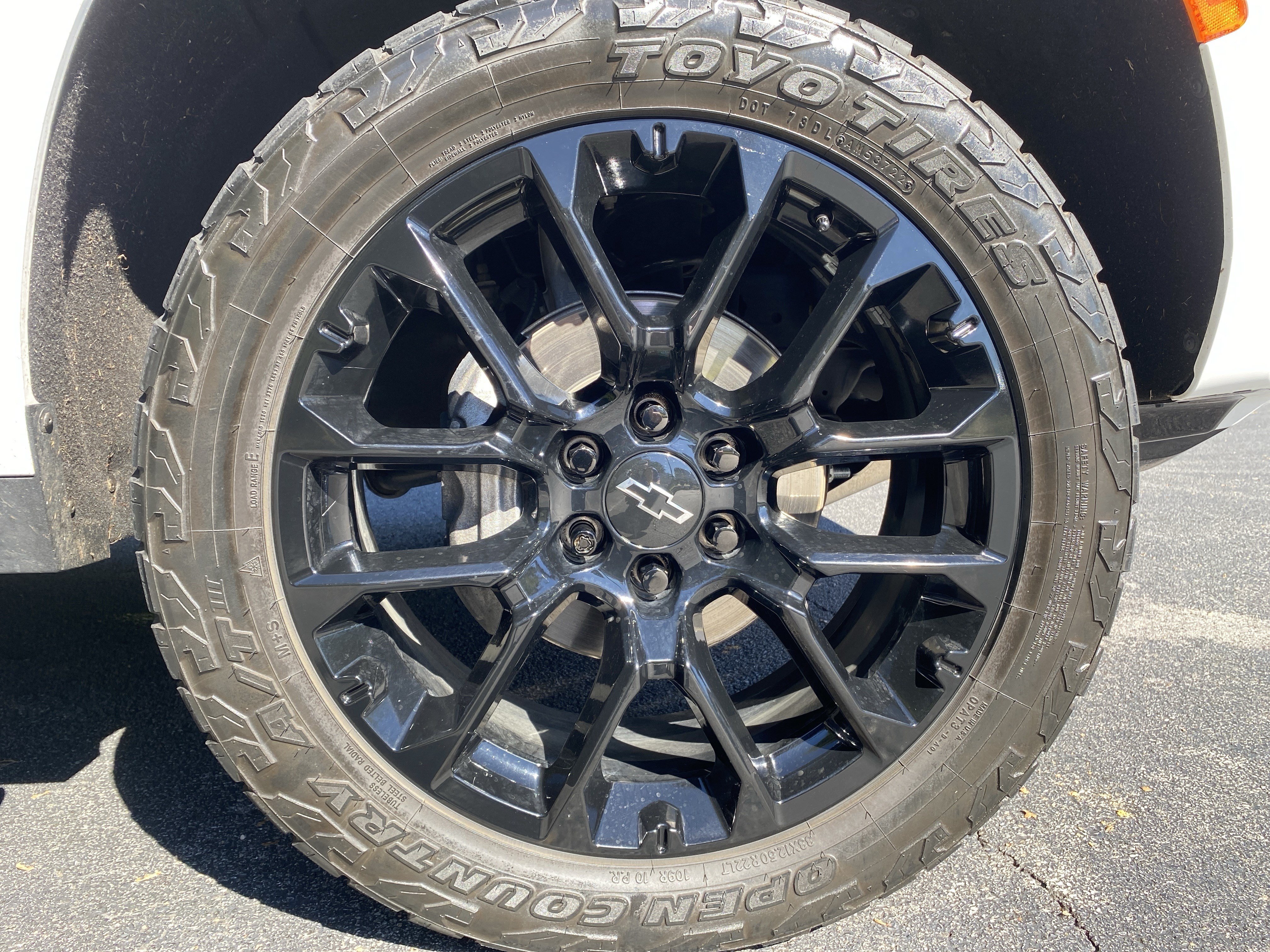 Used 2023 Chevrolet Tahoe Z71 w/ Luxury Package AWD/4WD image 17