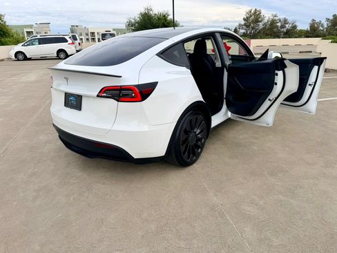 Used 2022 Tesla Model Y Performance AWD/4WD image 35