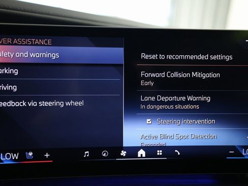 Used 2023 BMW i7 xDrive60 image 38