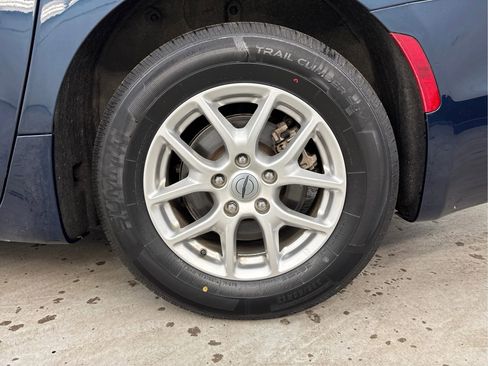 Used 2023 Chrysler Pacifica Touring-L FWD image 31