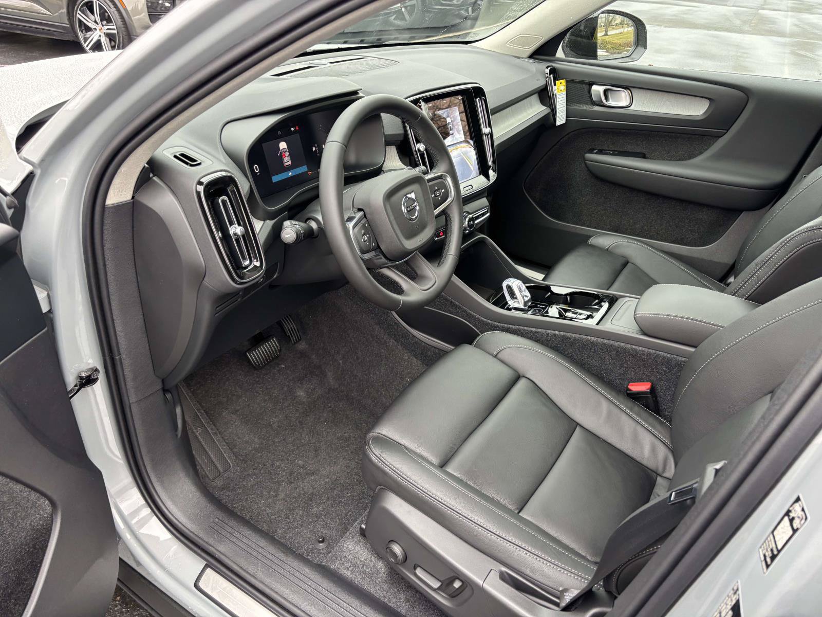 Used 2026 Volvo XC40 B5 Plus w/ Protection Package Premier AWD/4WD image 24