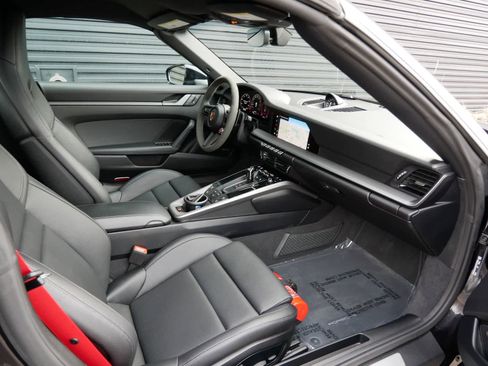 Certified 2025 Porsche 911 Carrera image 29