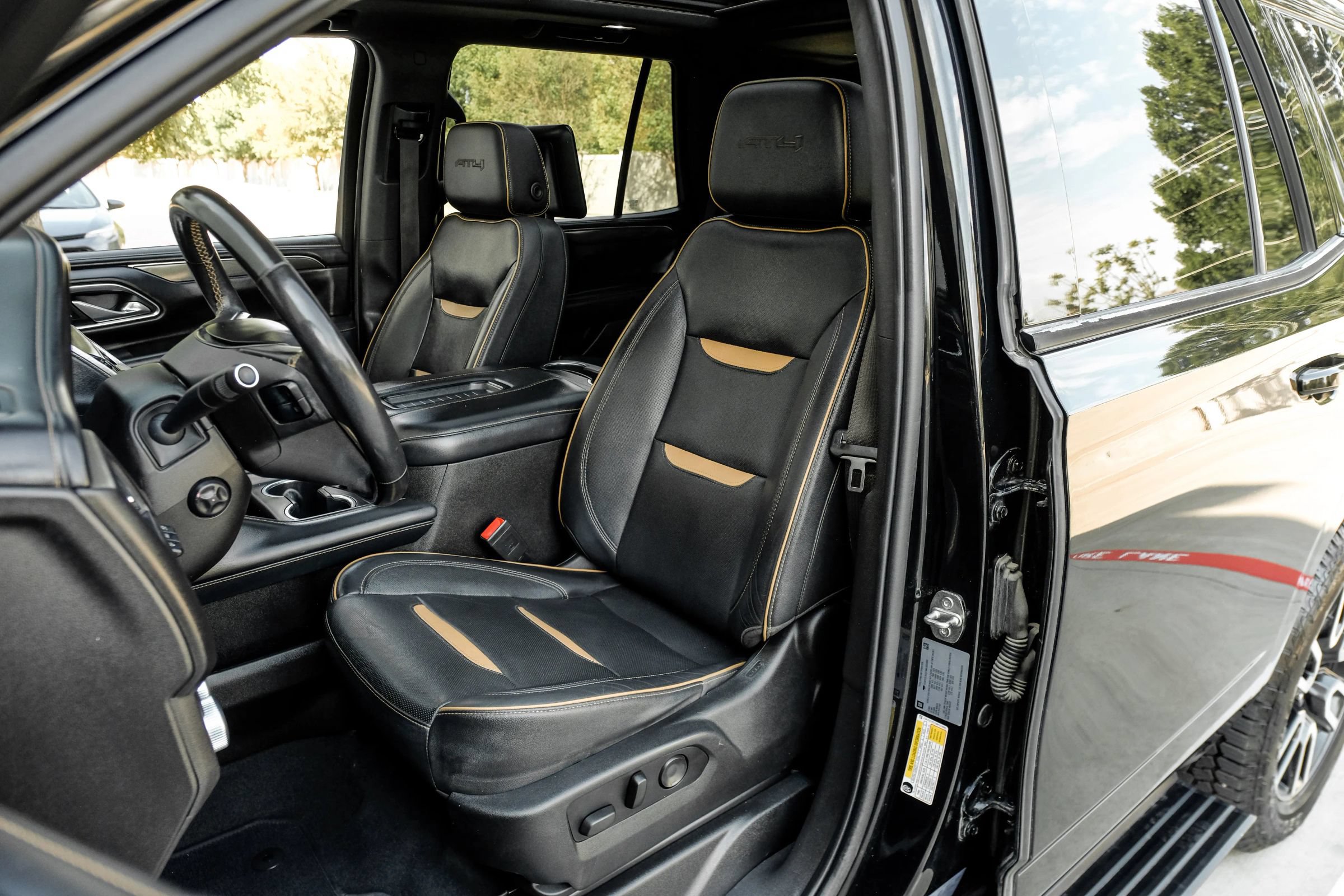 Used 2021 GMC Yukon AT4 w/ AT4 Premium Plus Package AWD/4WD image 39