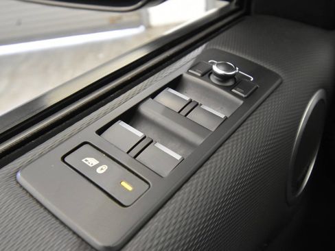 Used 2021 Land Rover Discovery S R-Dynamic image 31