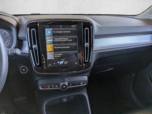 Used 2022 Volvo XC40 T4 Momentum FWD image 12