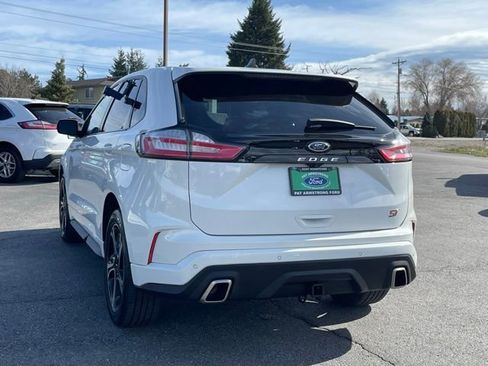 Used 2023 Ford Edge ST image 3