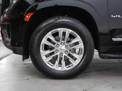 Used 2024 GMC Yukon SLT w/ SLT Luxury Package AWD/4WD image 32