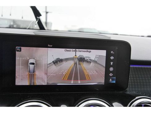 Used 2022 Mercedes-Benz GLB 250 image 22