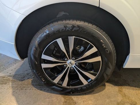 Used 2025 Volvo XC60 B5 Core w/ Climate Package image 8