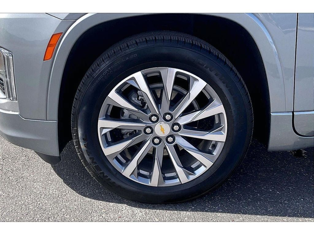 Used 2023 Chevrolet Traverse Premier FWD image 10