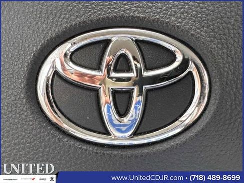 Used 2022 Toyota Corolla LE image 28